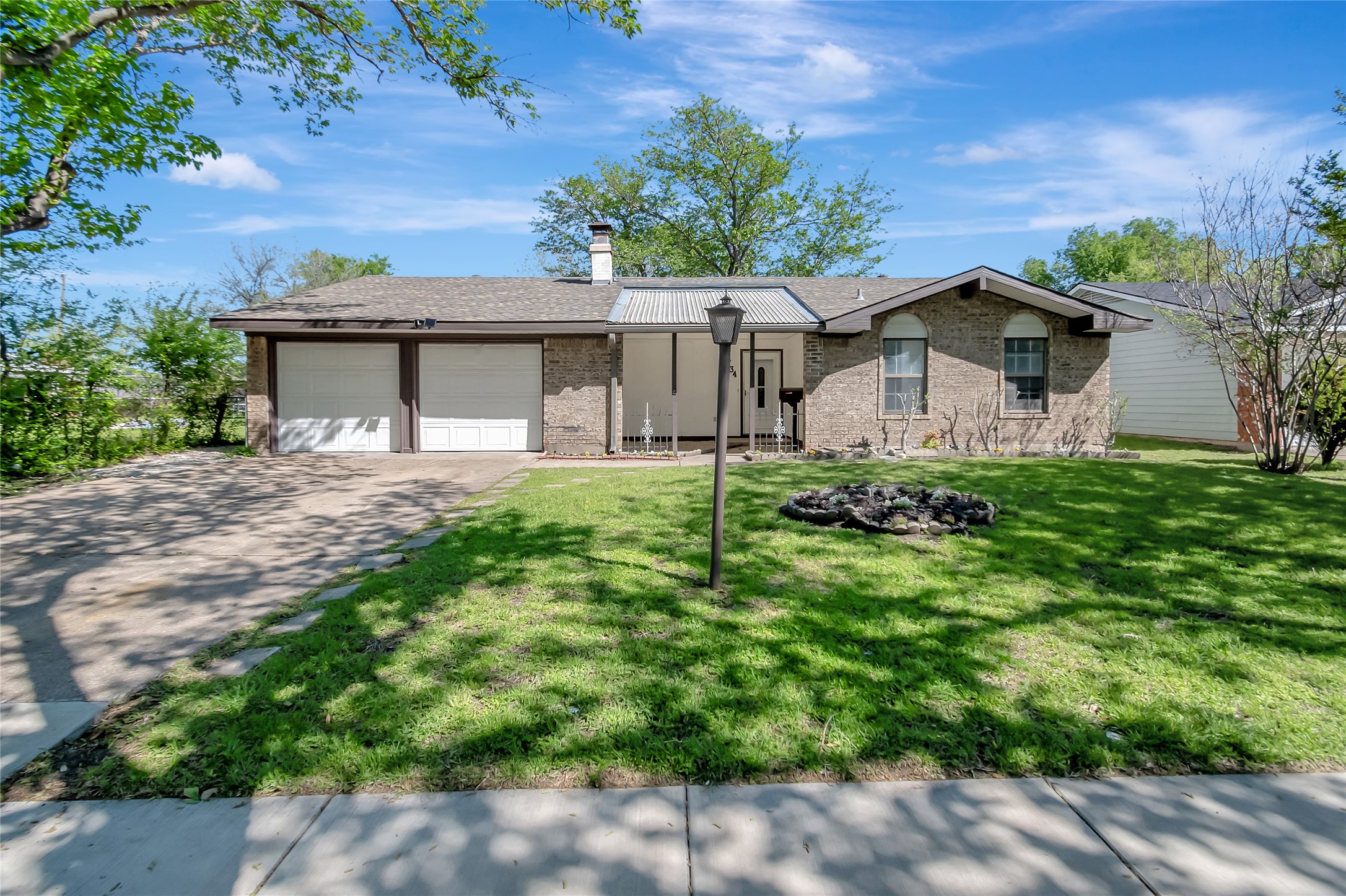 734 W Springdale Lane Grand Prairie TX 75052