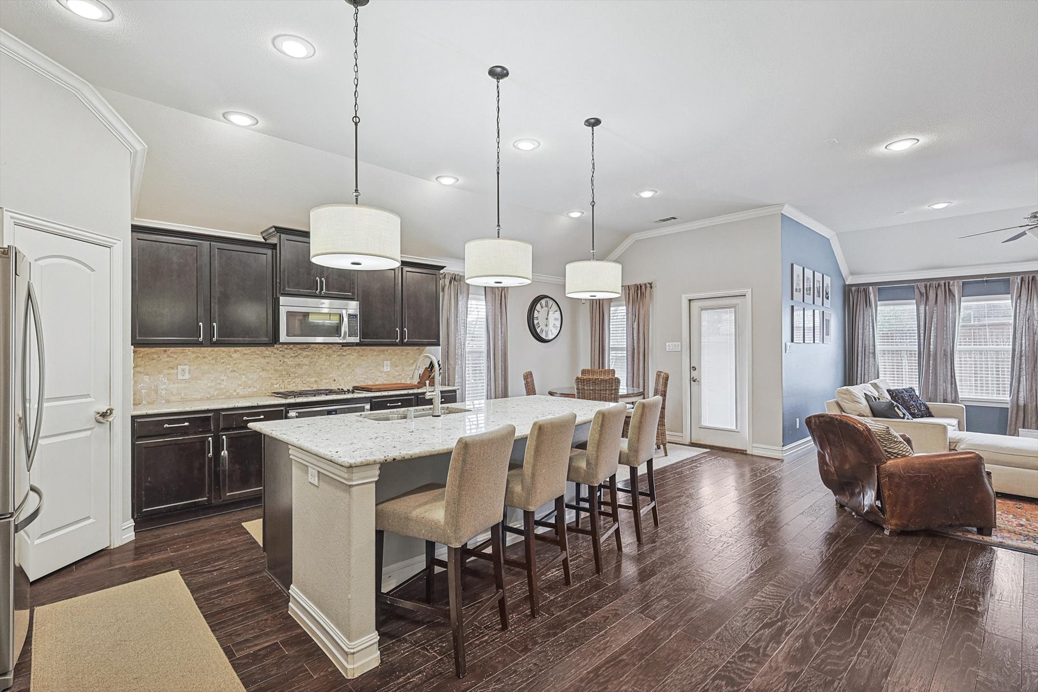 682 Sailors Avenue Lewisville TX 75056