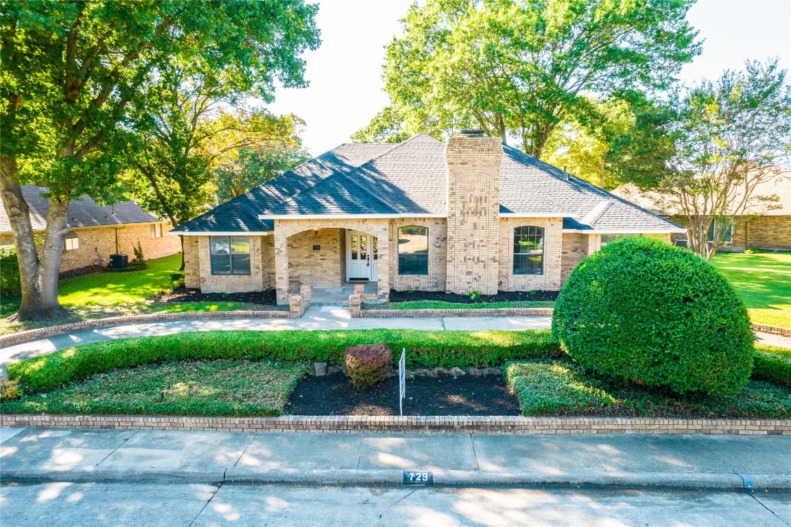 729 Arbor Creek Drive Desoto TX 75115