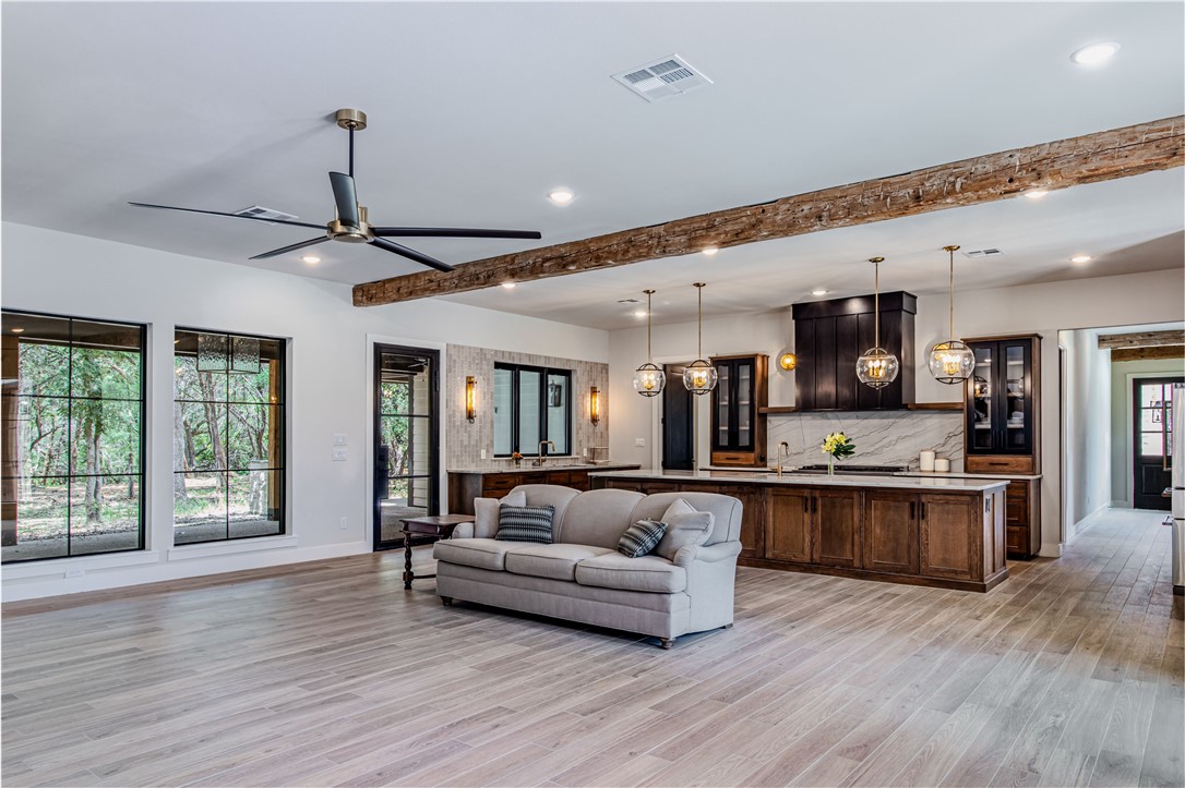 1136 Queen Elizabeth Drive Mcgregor TX 76657