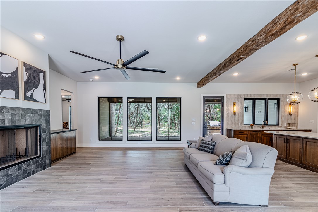1136 Queen Elizabeth Drive Mcgregor TX 76657