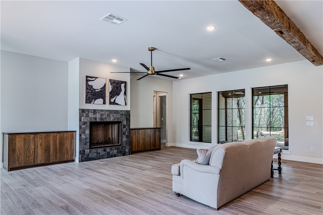 1136 Queen Elizabeth Drive Mcgregor TX 76657