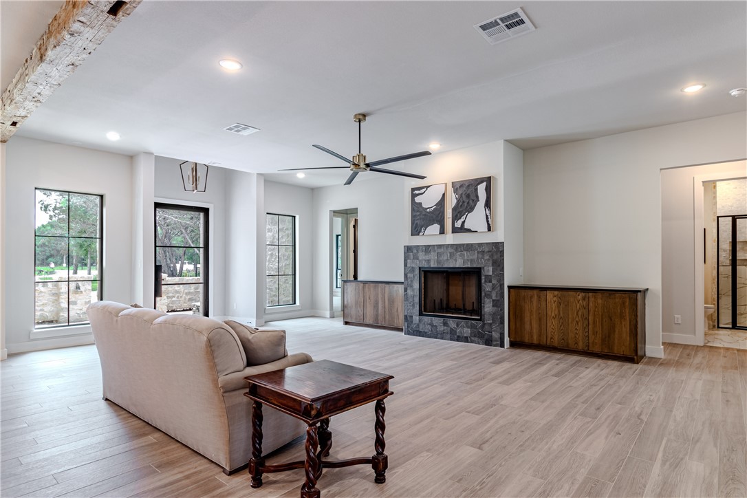 1136 Queen Elizabeth Drive Mcgregor TX 76657