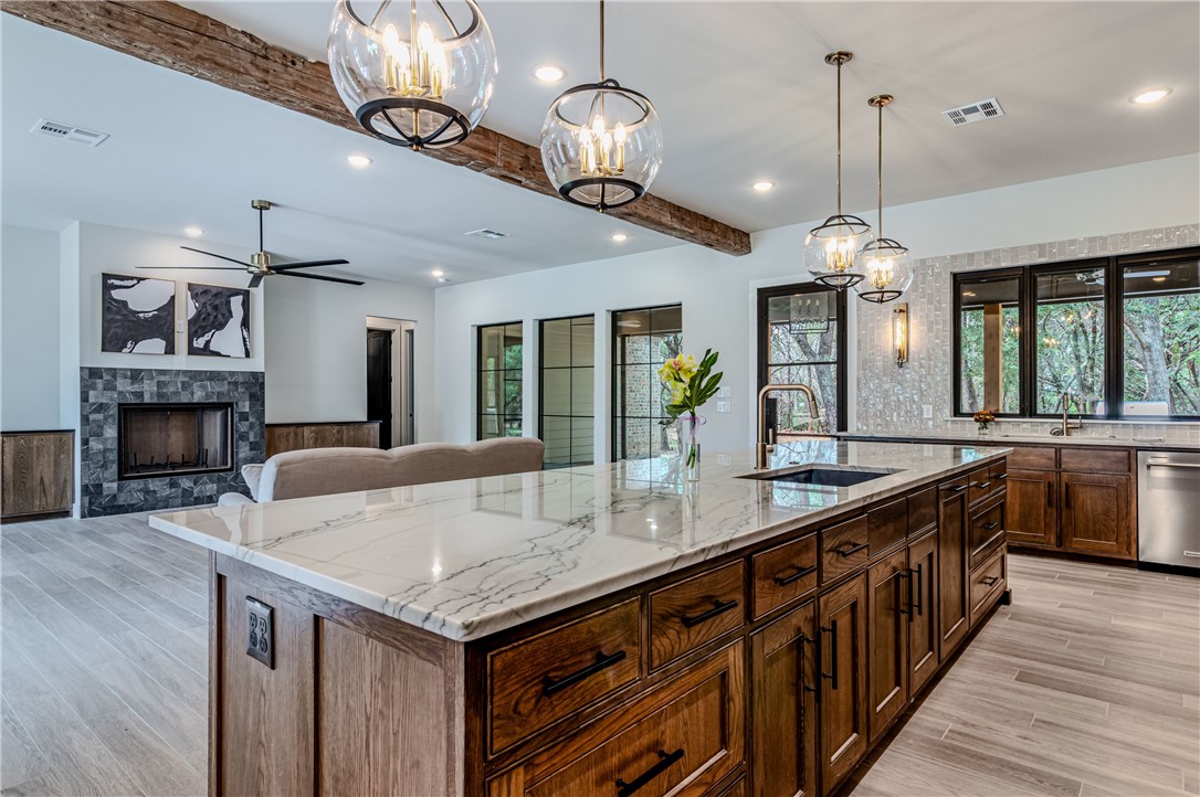 1136 Queen Elizabeth Drive Mcgregor TX 76657