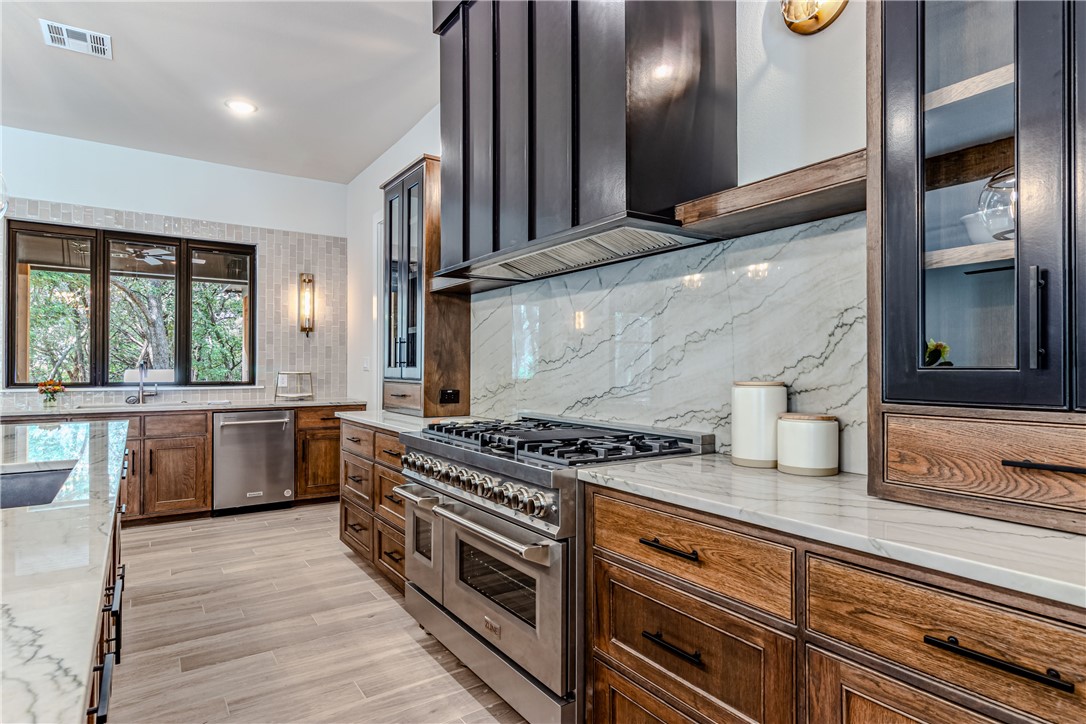 1136 Queen Elizabeth Drive Mcgregor TX 76657