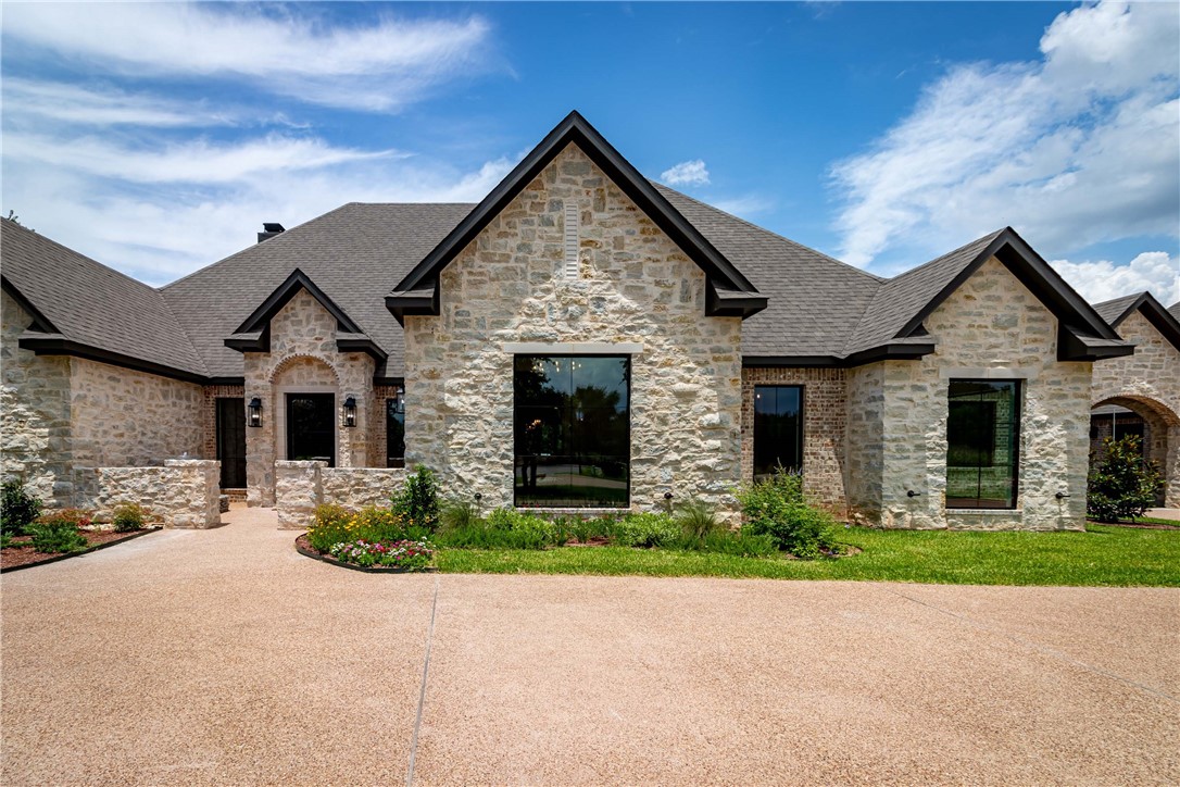 1136 Queen Elizabeth Drive Mcgregor TX 76657
