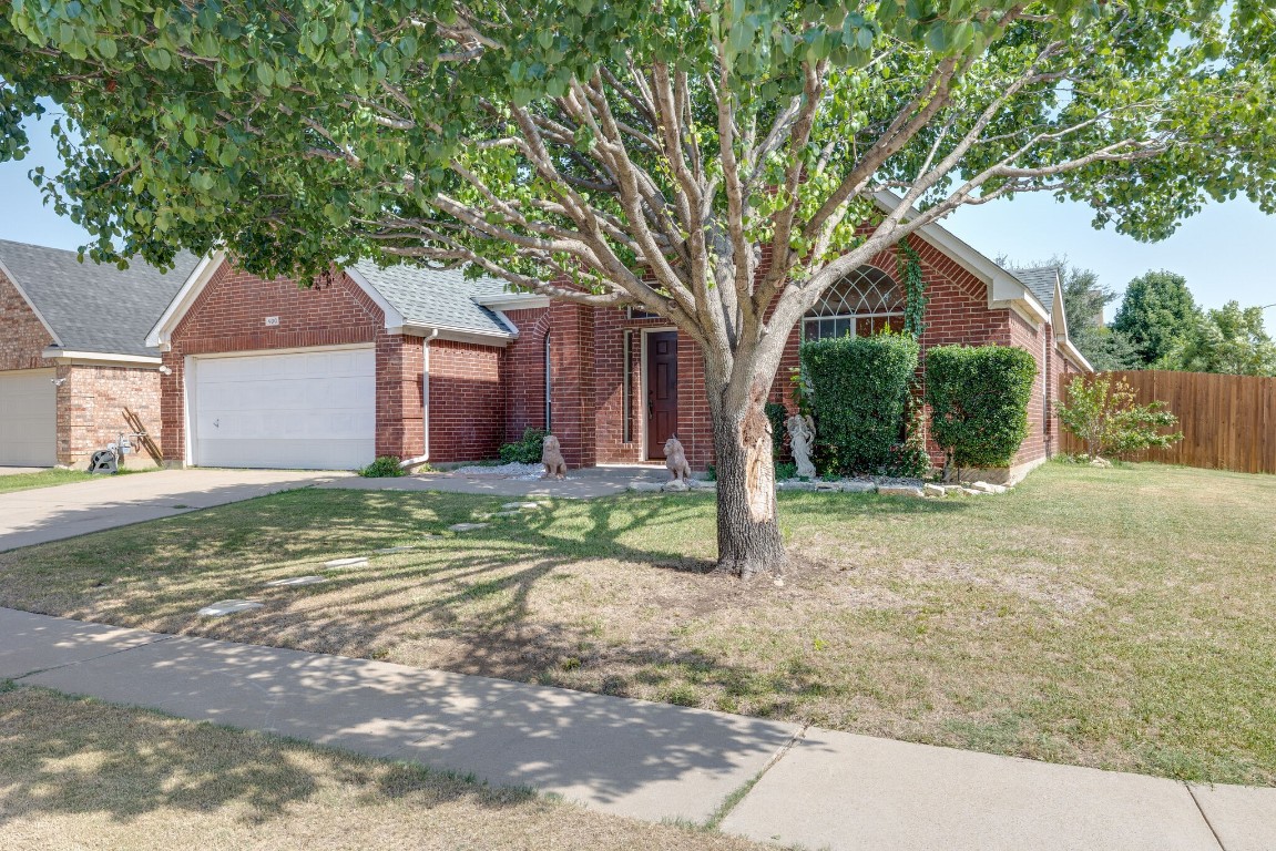 400 Richmond Park Lane Fort Worth TX 76140