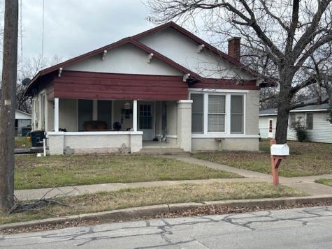 1313 N Robinson Street Cleburne TX 76031