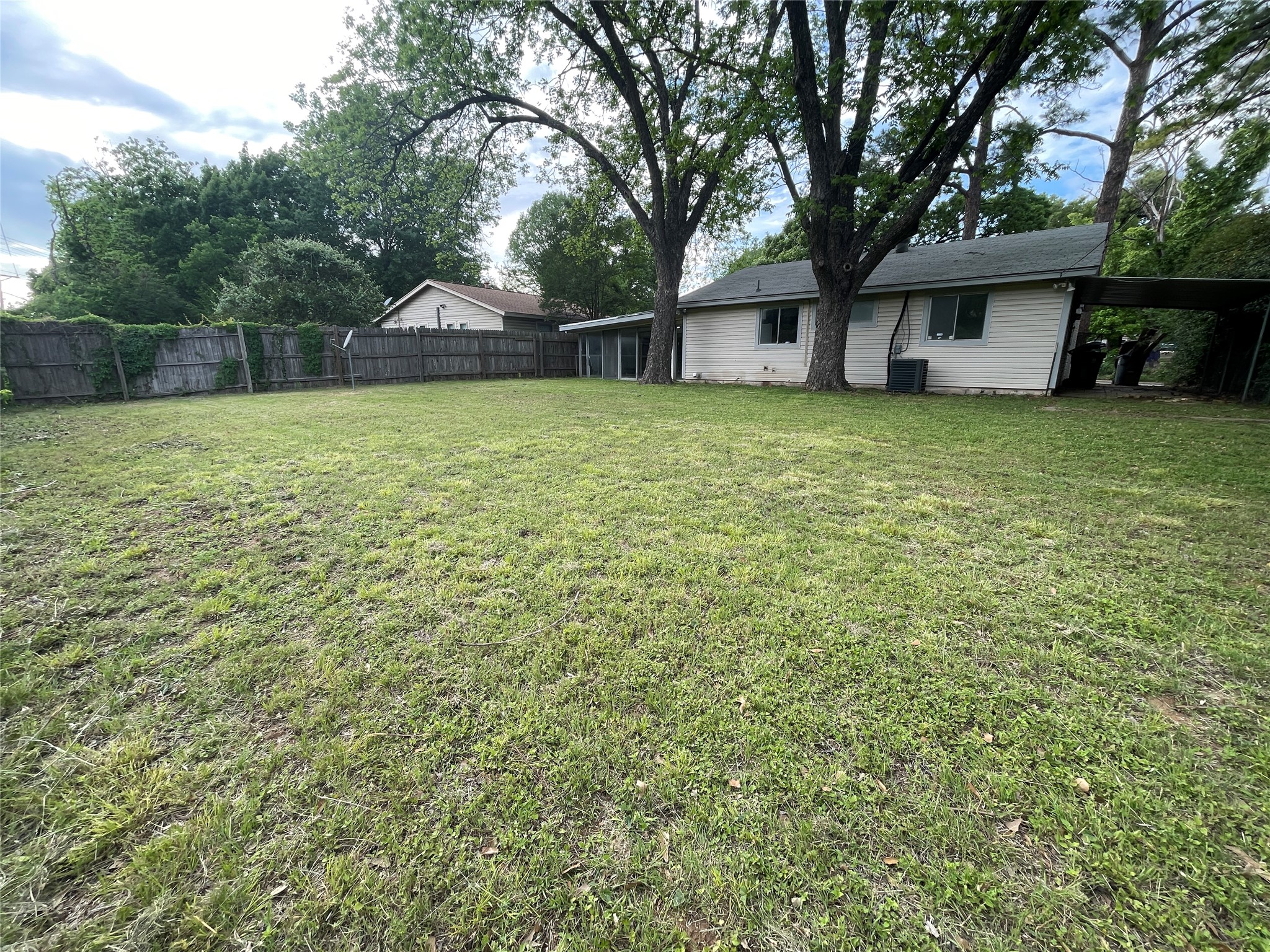518 W Lovers Lane Arlington TX 76010
