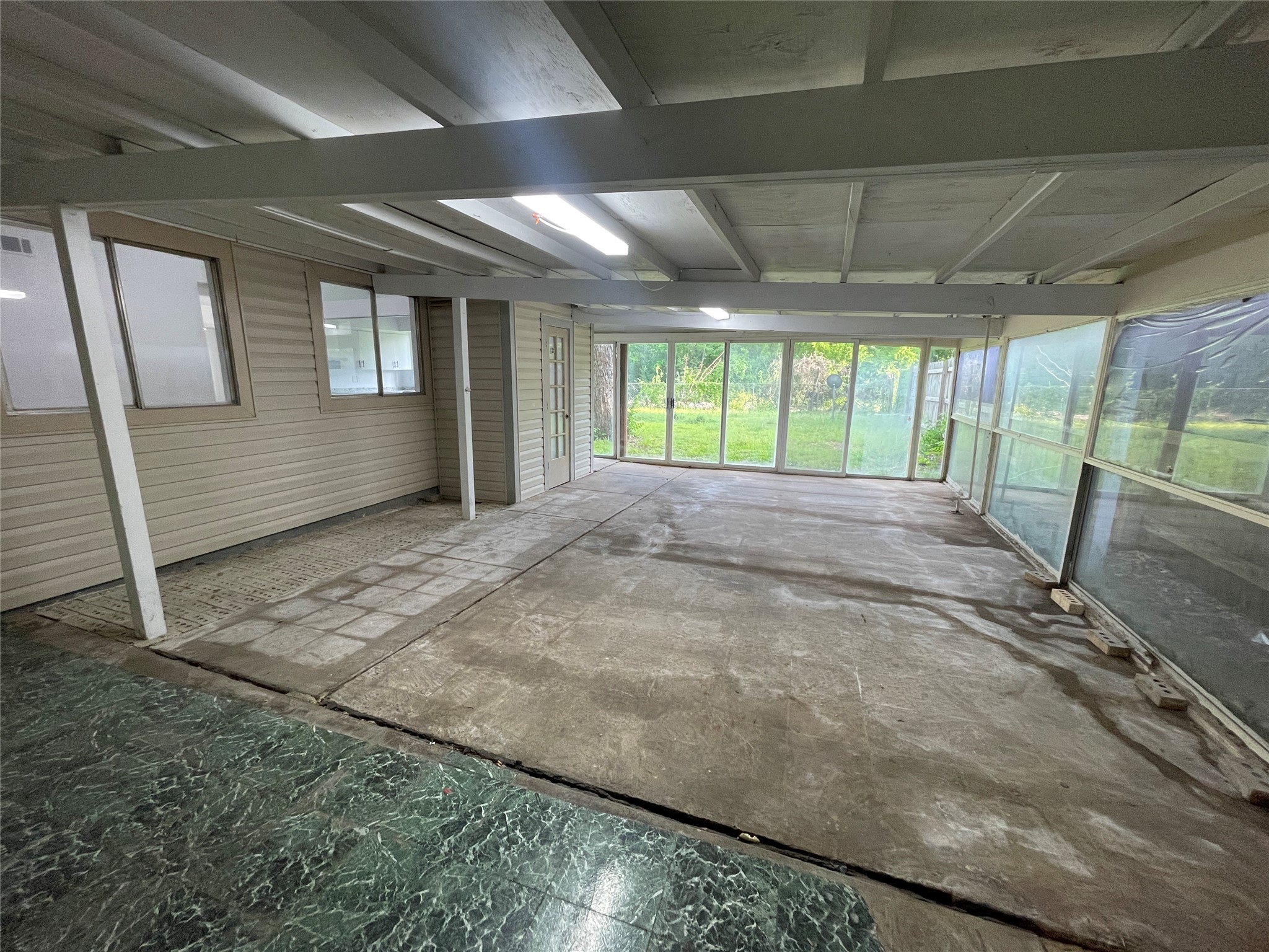 518 W Lovers Lane Arlington TX 76010