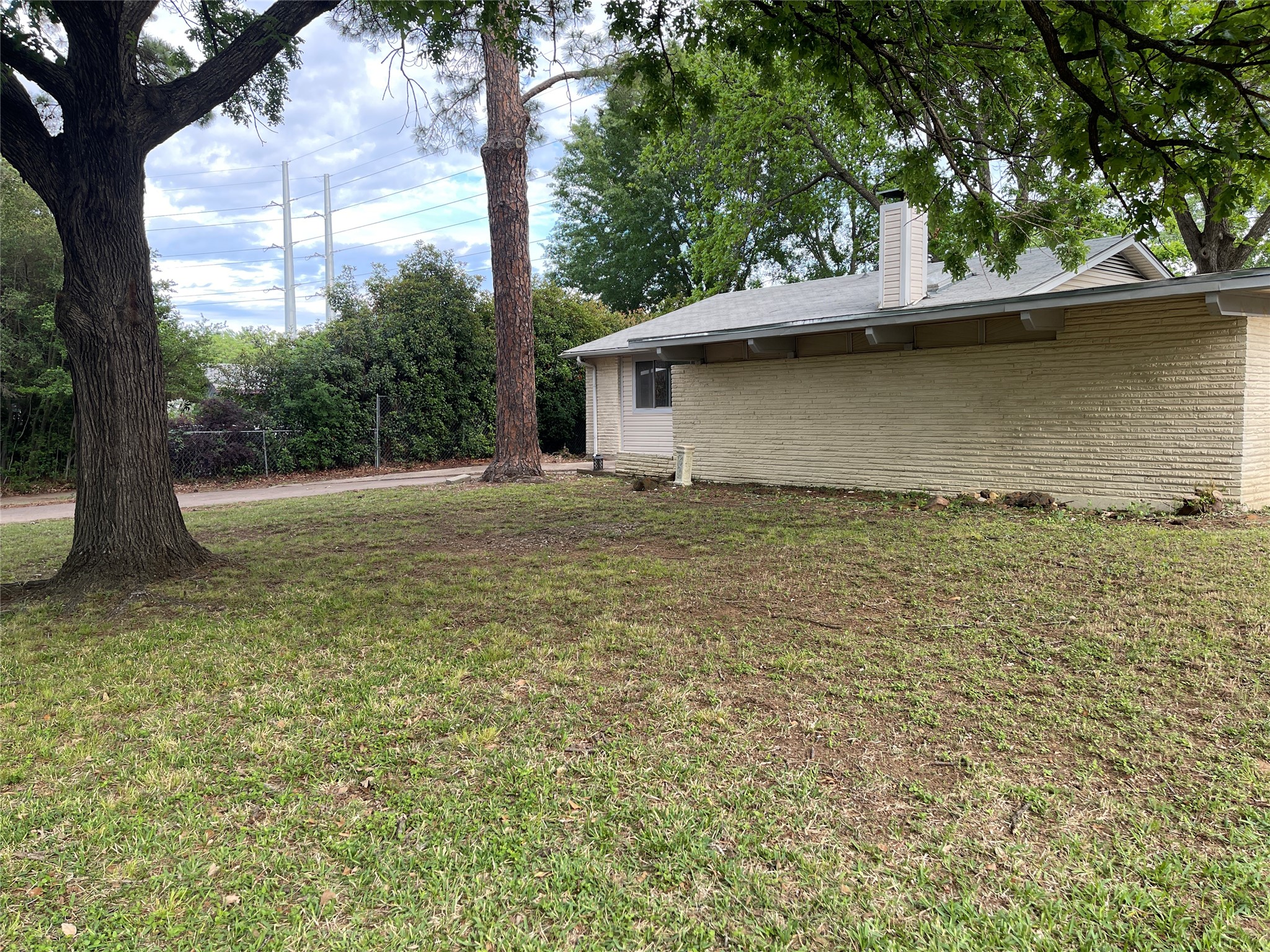 518 W Lovers Lane Arlington TX 76010