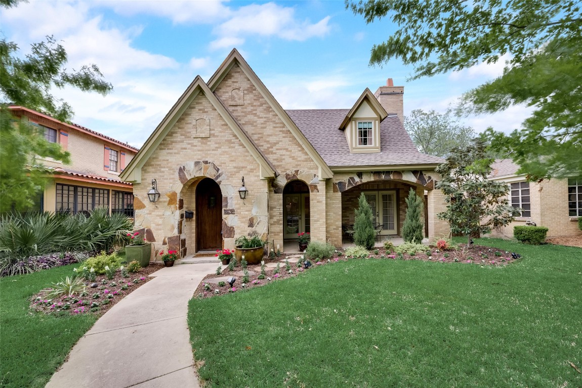 806 Clermont Avenue Dallas TX 75223