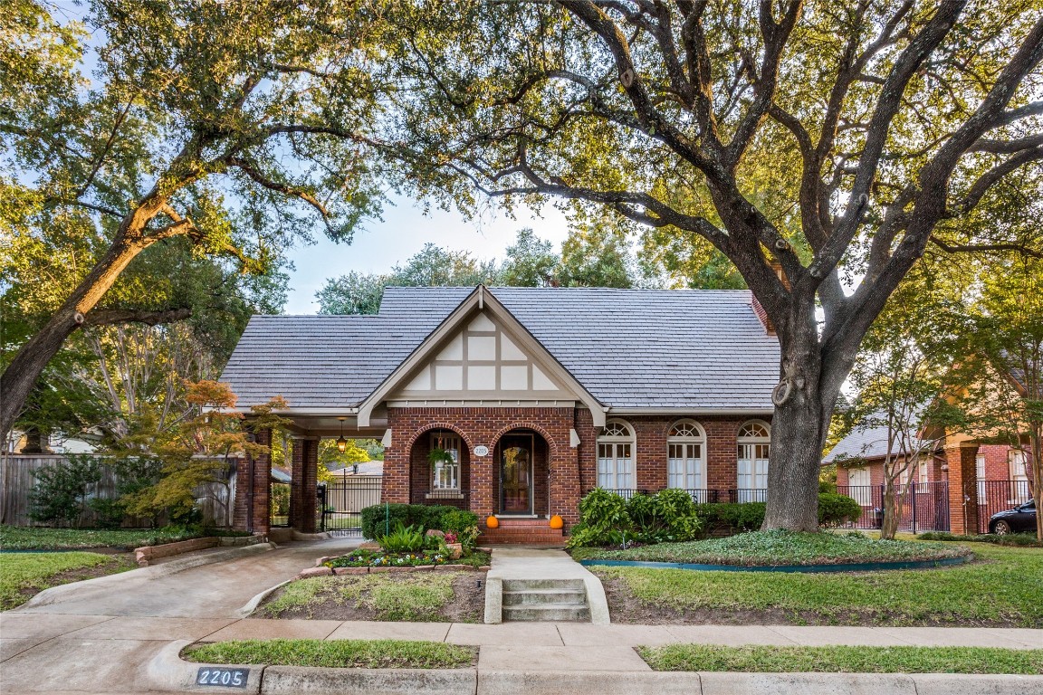 2205 Weatherbee Street Fort Worth TX 76110