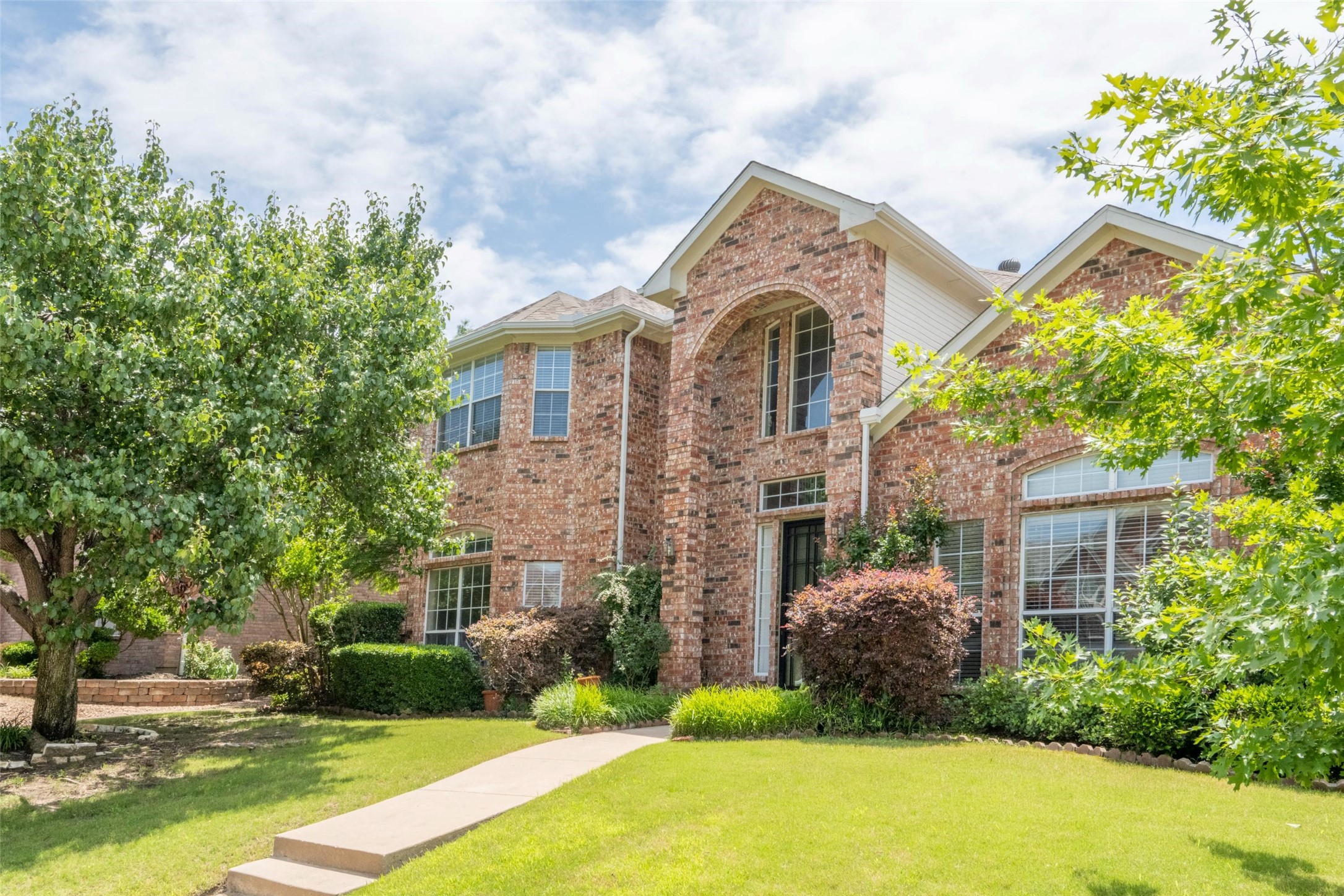 2304 Creekview Carrollton TX 75006