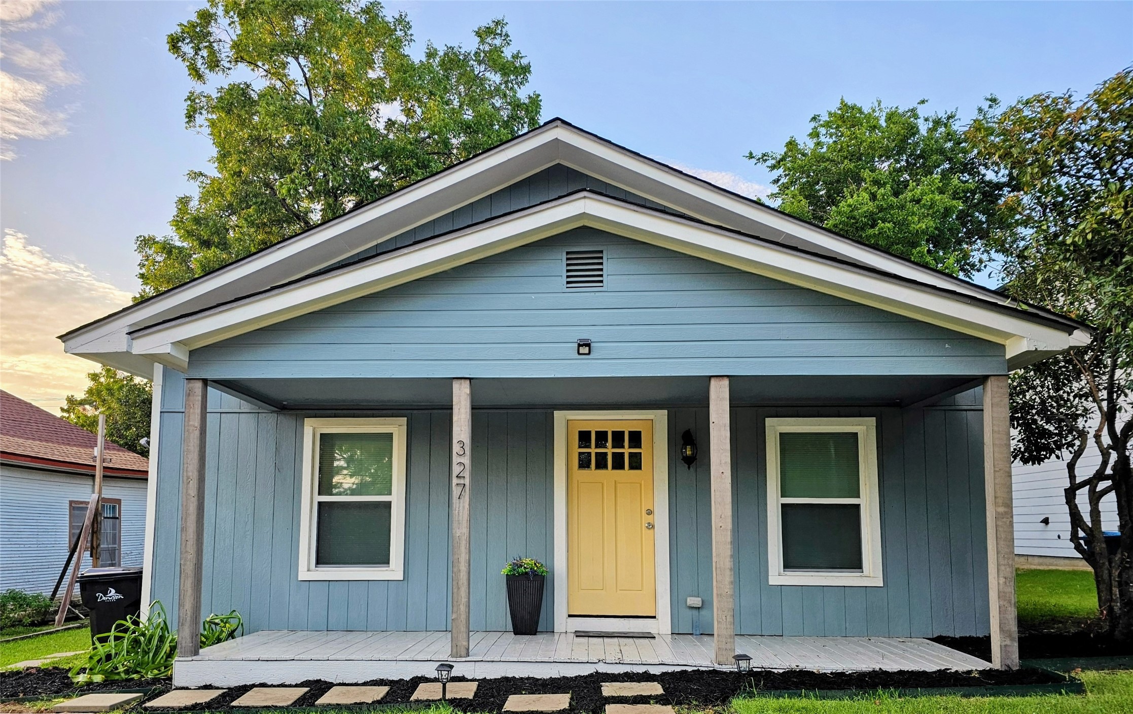 327 E Hull Street Denison TX 75021