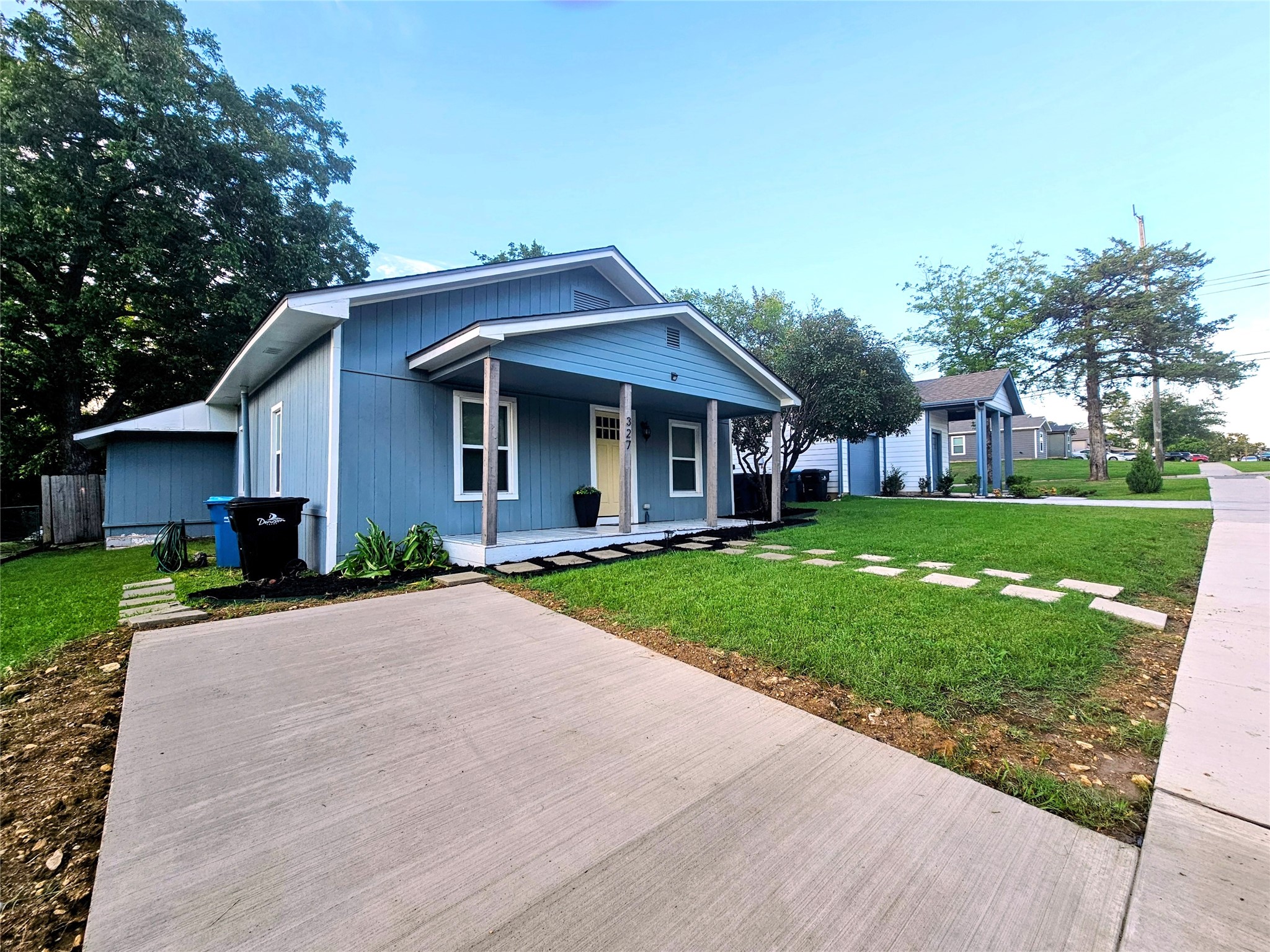 327 E Hull Street Denison TX 75021