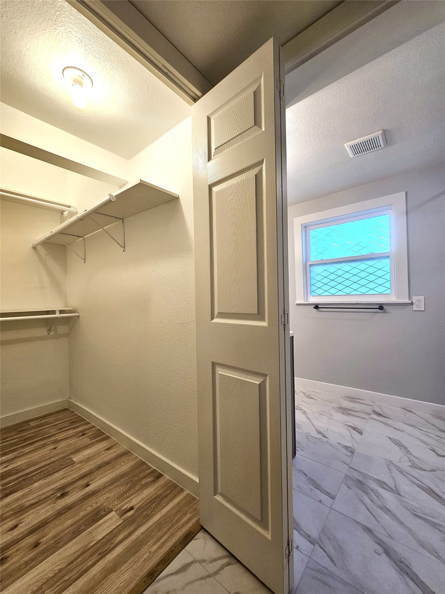 327 E Hull Street Denison TX 75021