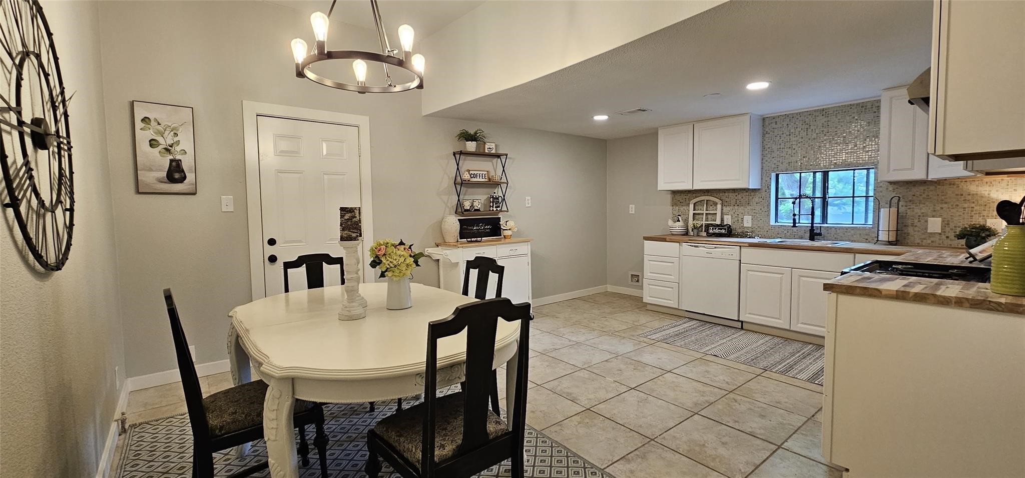 327 E Hull Street Denison TX 75021