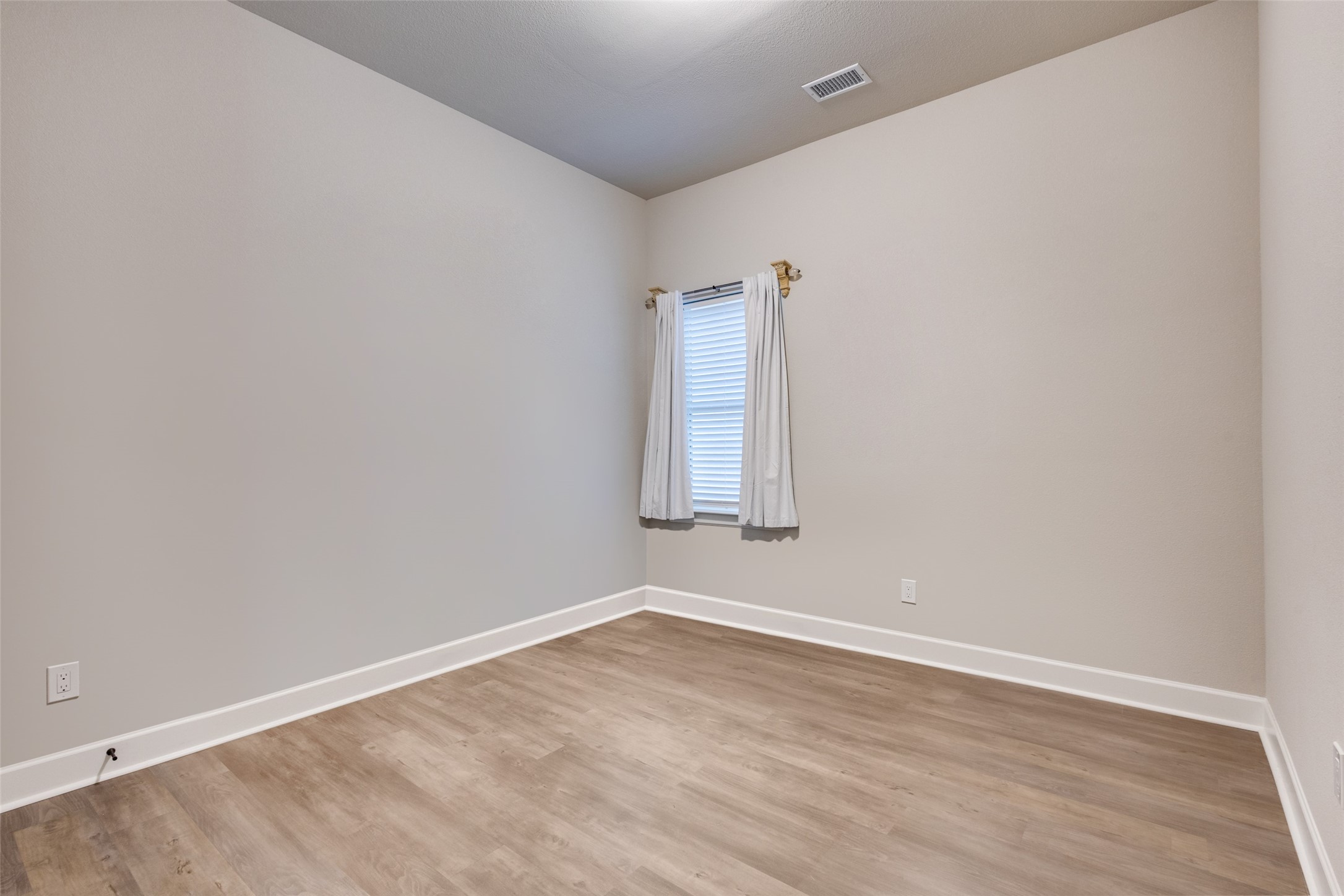 1812 Leo Drive Van Alstyne TX 75495