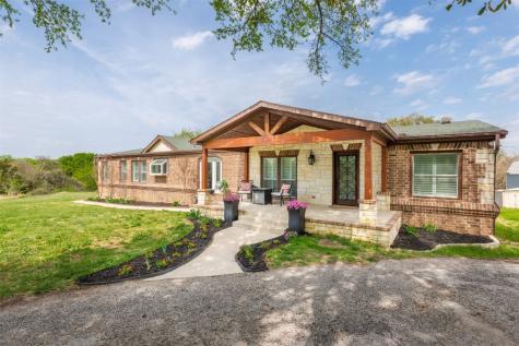 365 County Road 3677 Paradise TX 76073