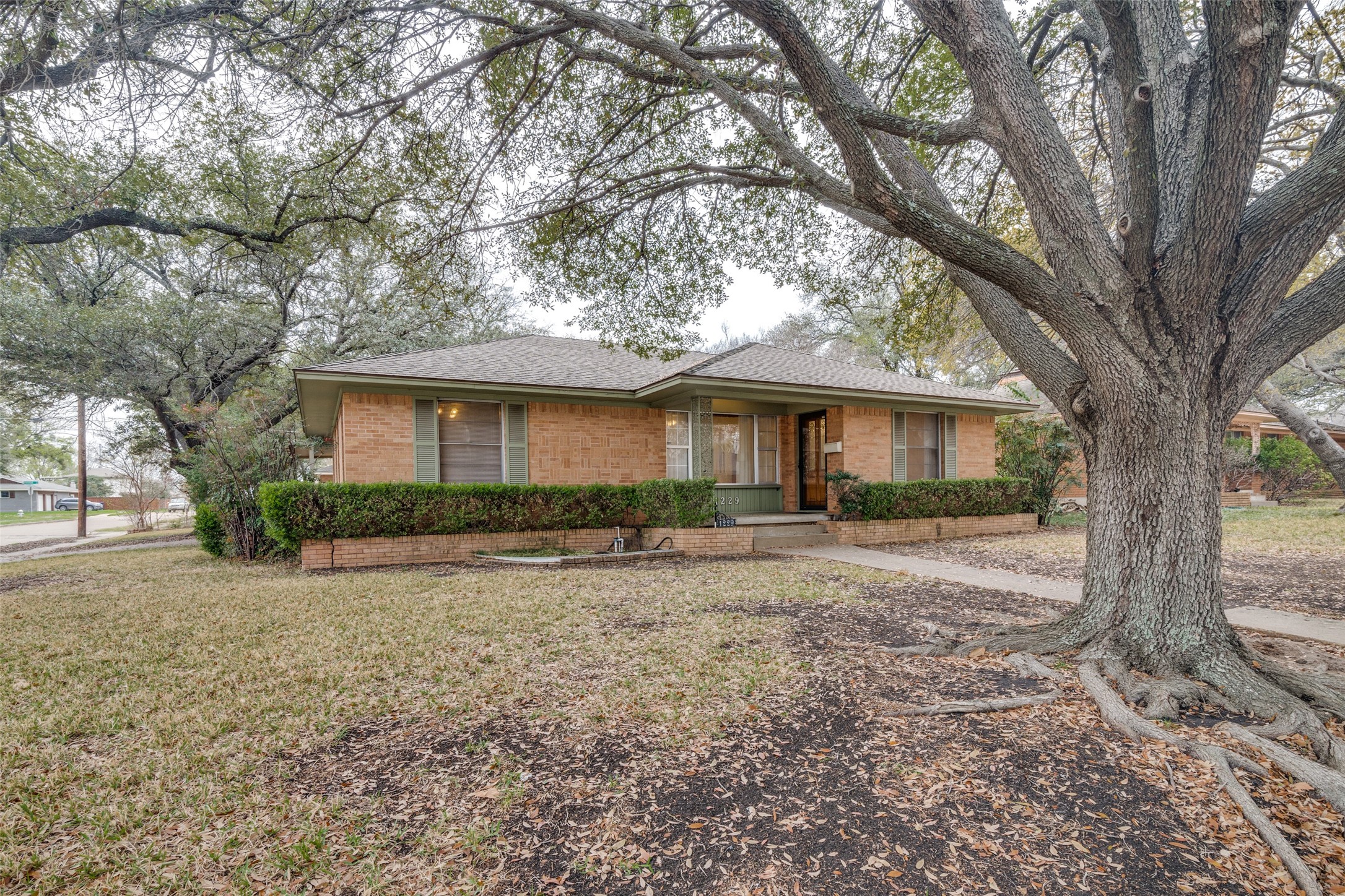 1229 Tanager Lane Garland TX 75042