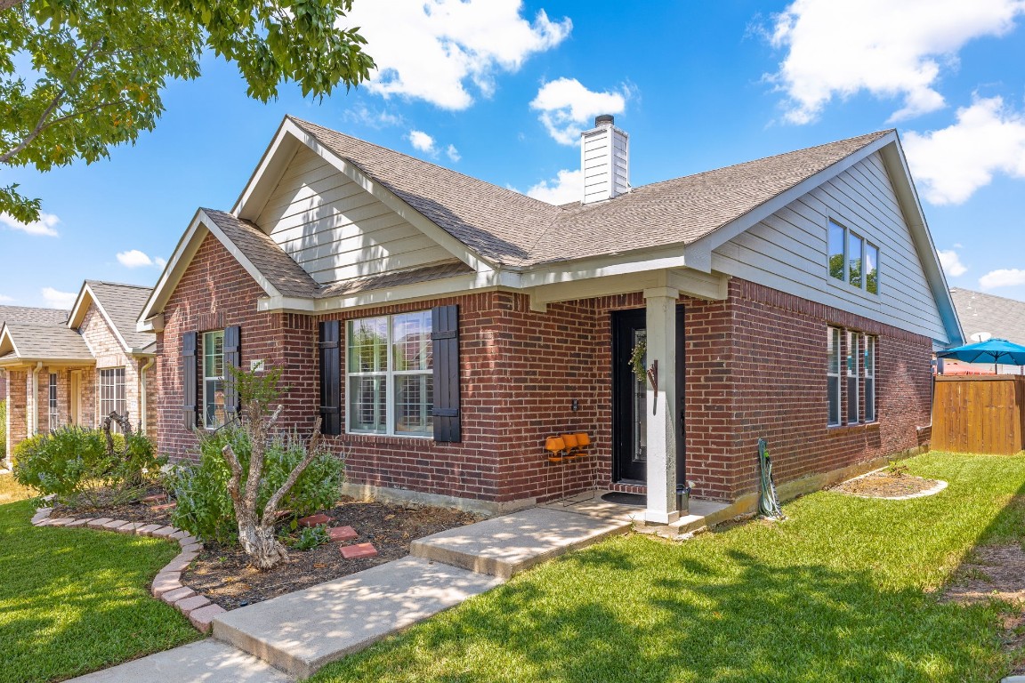 8811 Holliday Lane Aubrey TX 76227
