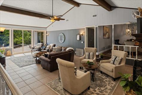 2002 W Lake Drive Gladewater TX 75647