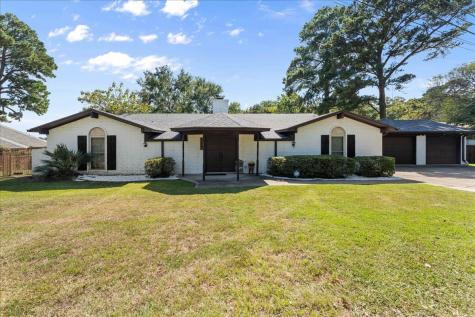 2002 W Lake Drive Gladewater TX 75647