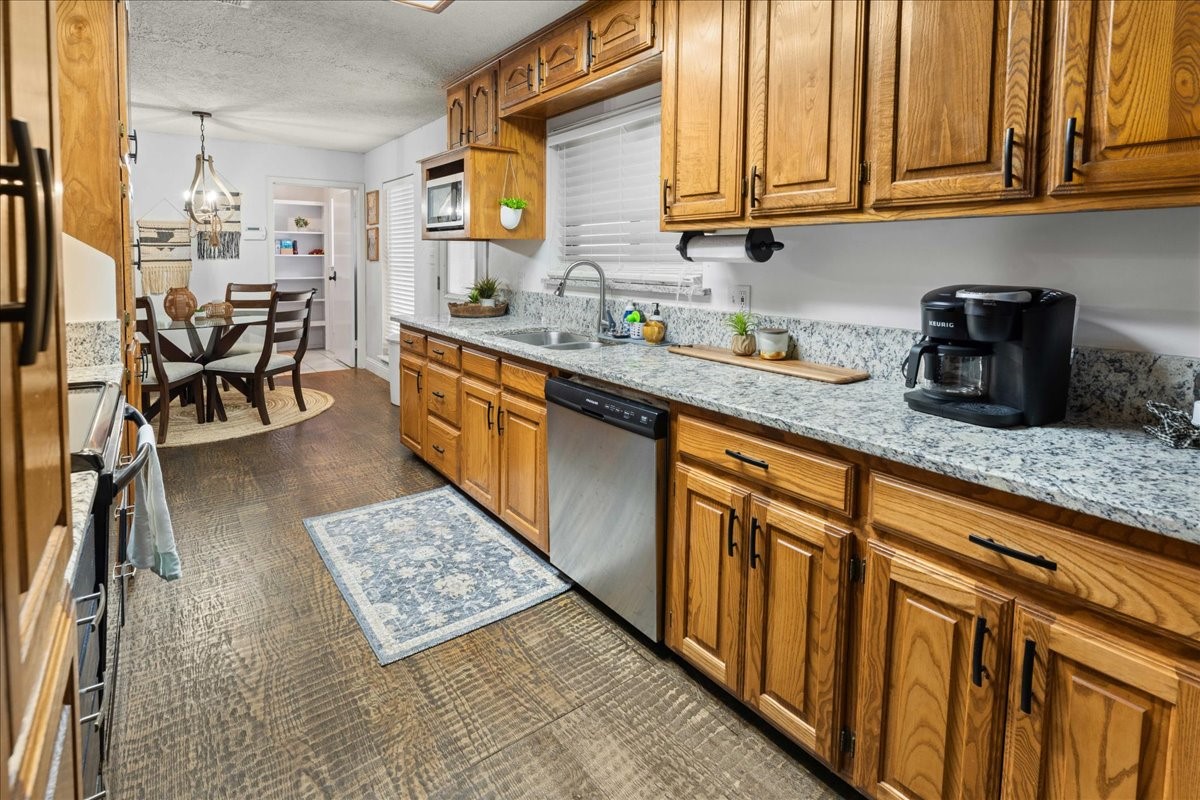 2002 W Lake Drive Gladewater TX 75647
