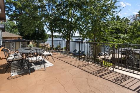 2002 W Lake Drive Gladewater TX 75647