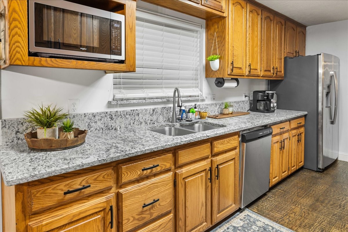 2002 W Lake Drive Gladewater TX 75647