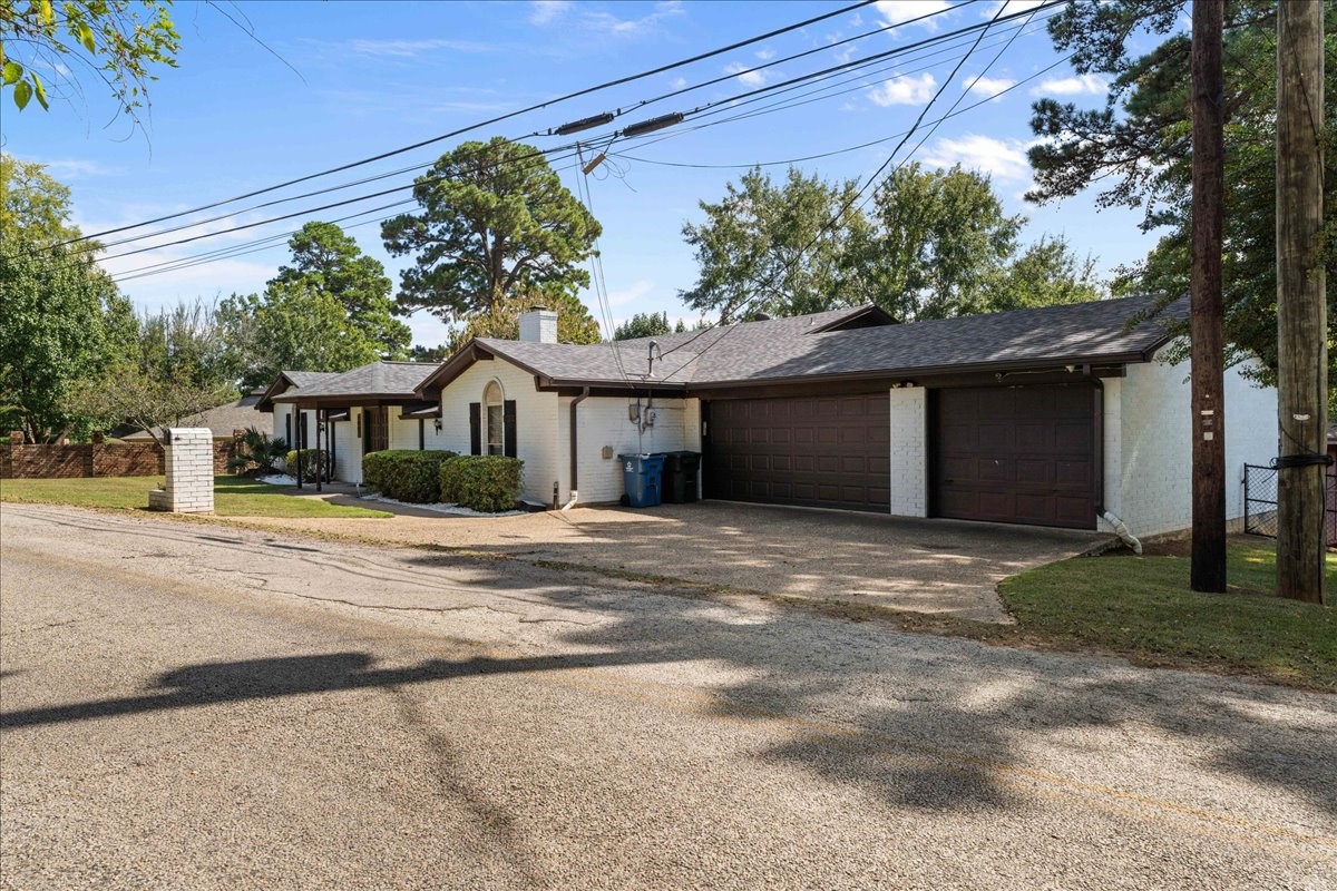 2002 W Lake Drive Gladewater TX 75647