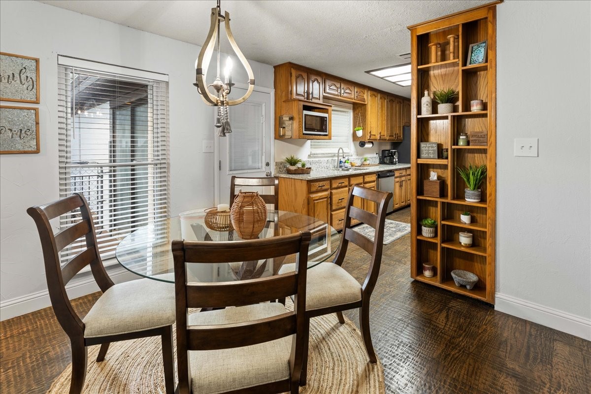 2002 W Lake Drive Gladewater TX 75647