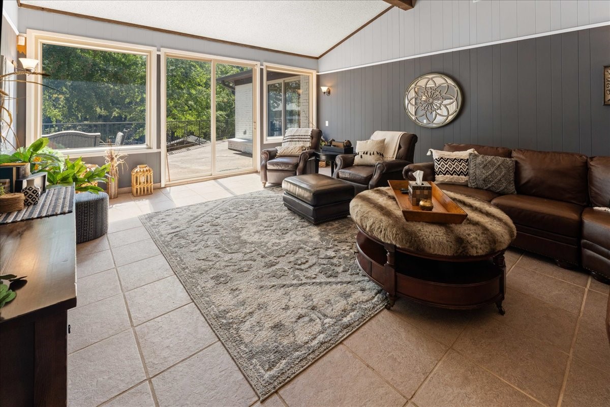 2002 W Lake Drive Gladewater TX 75647