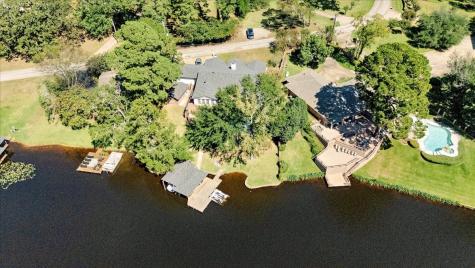 2002 W Lake Drive Gladewater TX 75647