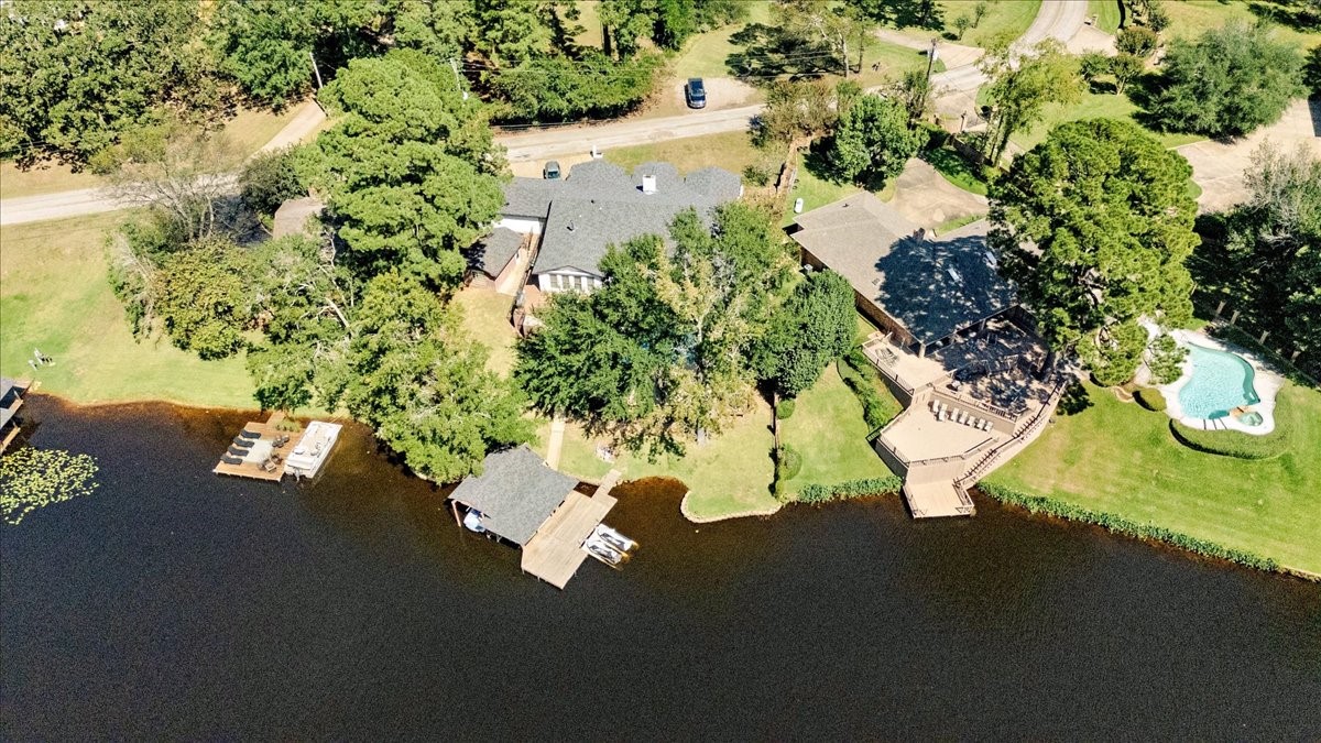 2002 W Lake Drive Gladewater TX 75647