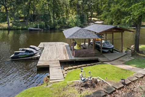 2002 W Lake Drive Gladewater TX 75647