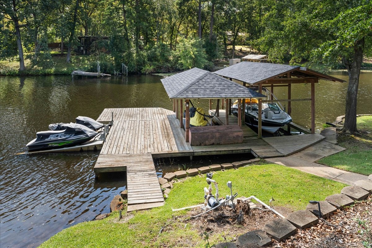 2002 W Lake Drive Gladewater TX 75647