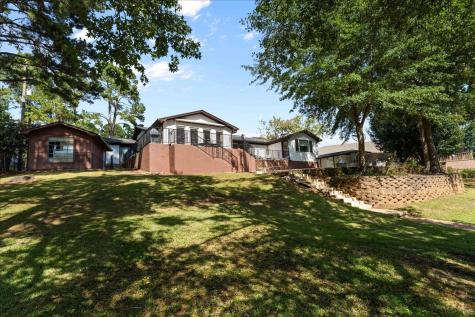 2002 W Lake Drive Gladewater TX 75647