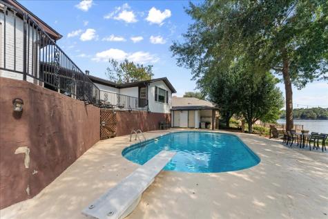2002 W Lake Drive Gladewater TX 75647