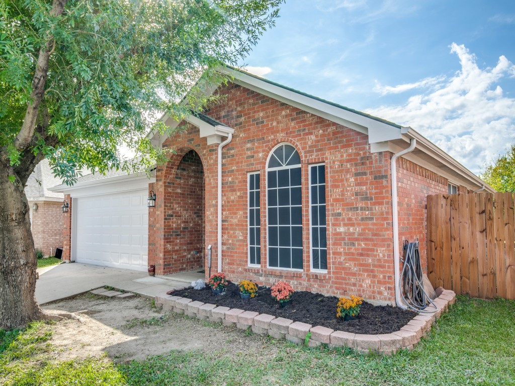 10525 Braewood Drive Fort Worth TX 76131