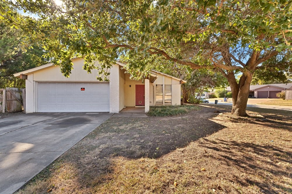845 Willow Circle N Burleson TX 76028