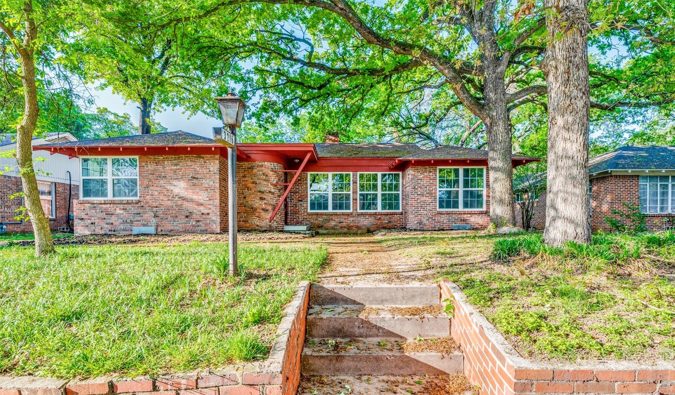 3216 Browning Court W Fort Worth TX 76111