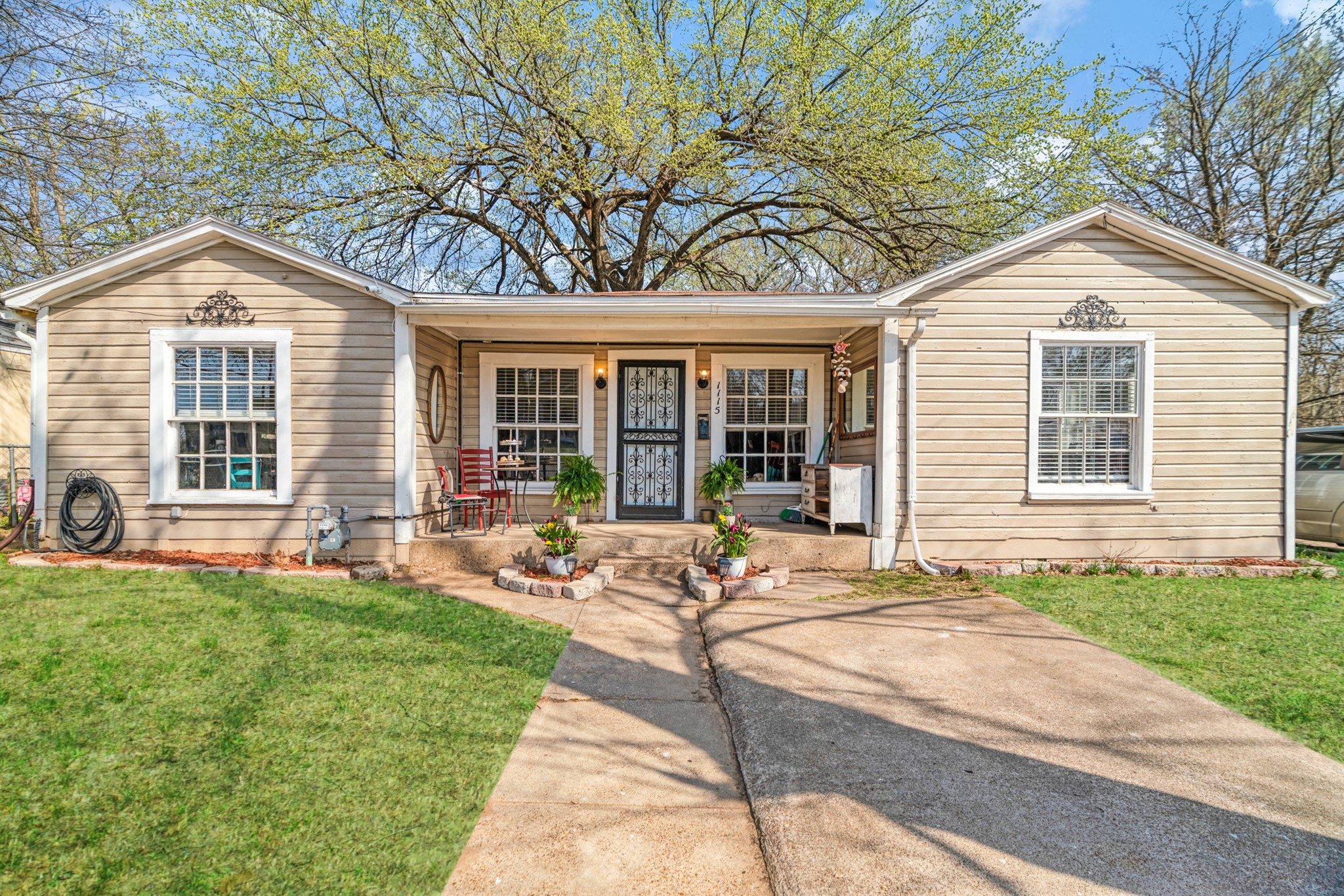 1115 SE 13th Street Paris TX 75460