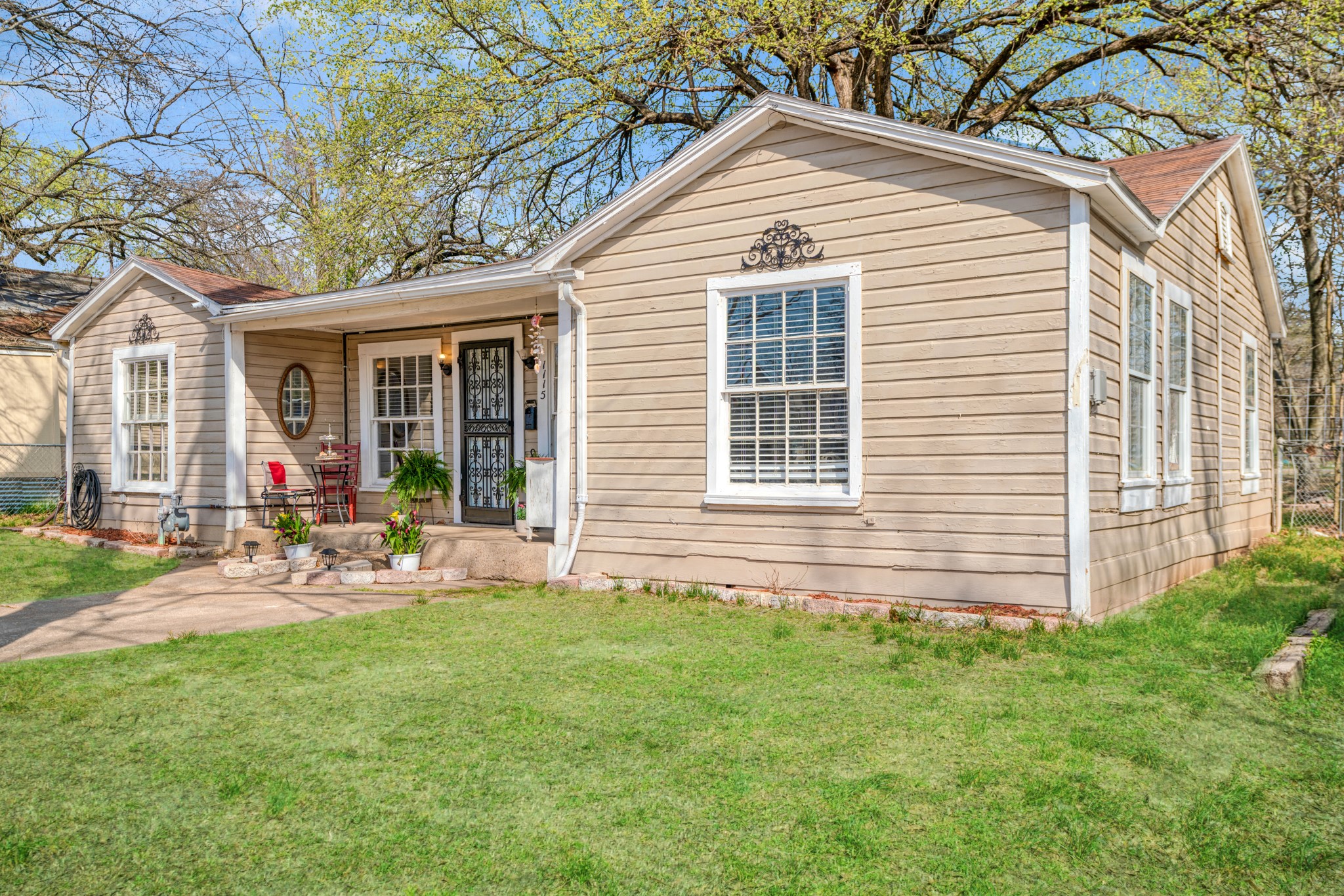 1115 SE 13th Street Paris TX 75460