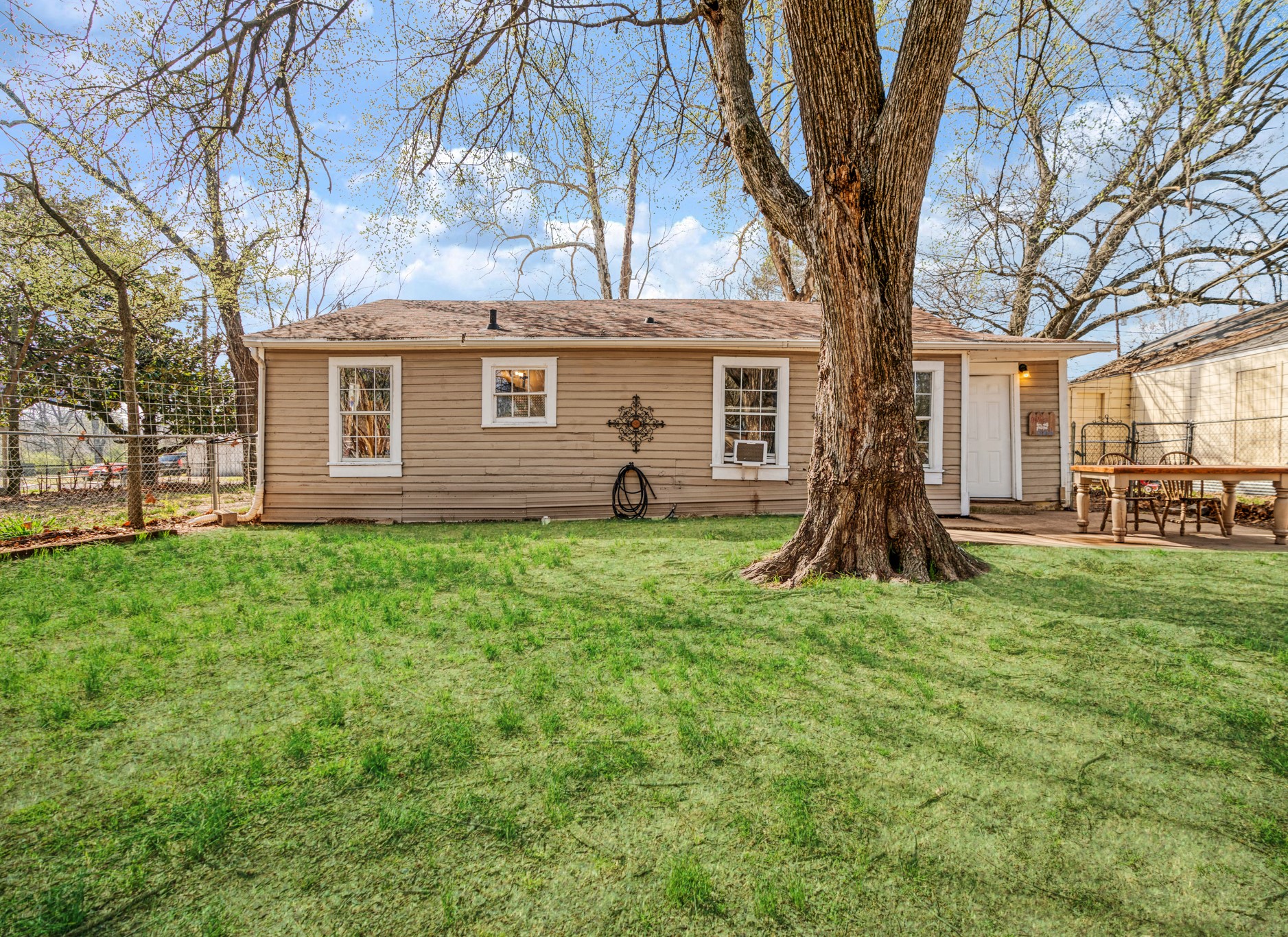 1115 SE 13th Street Paris TX 75460