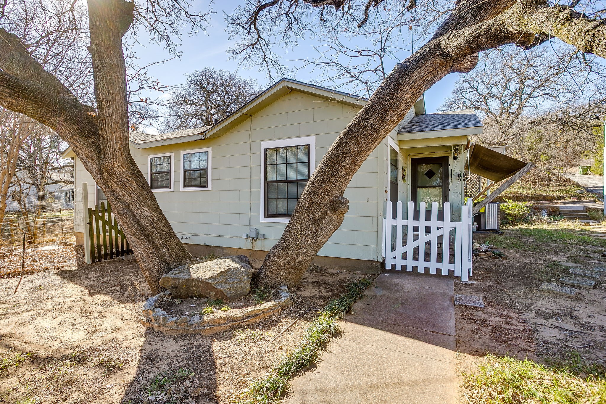 1205 5th Avenue Mineral Wells TX 76067