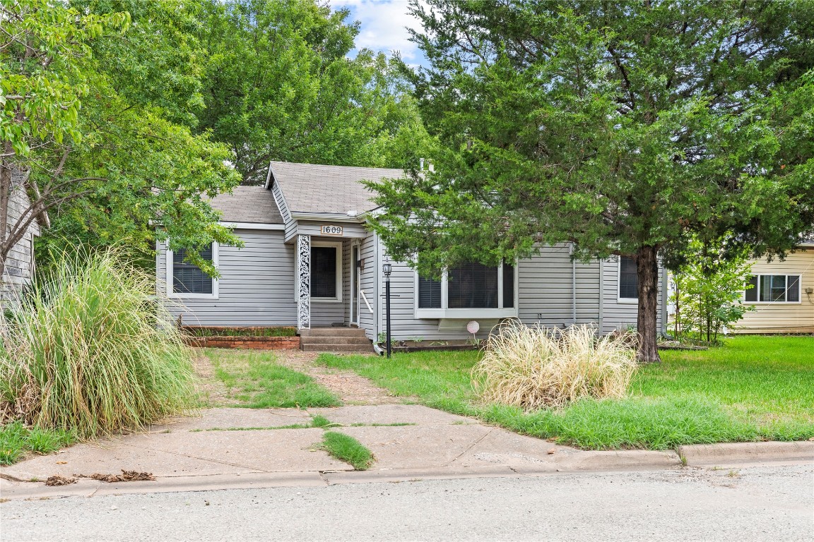 1609 N Binkley Street Sherman TX 75092