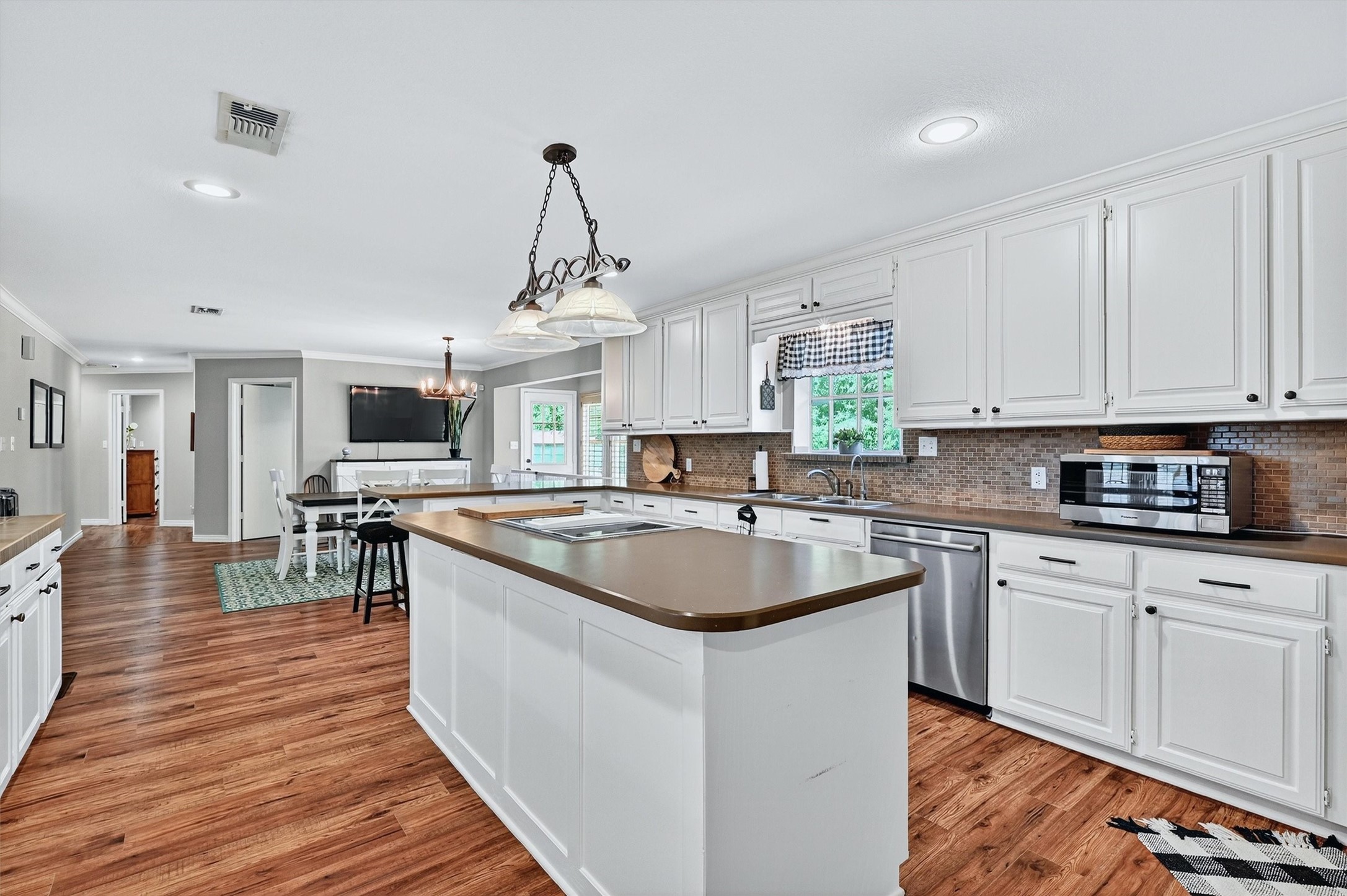 1246 Kiowa Drive W Lake Kiowa TX 76240