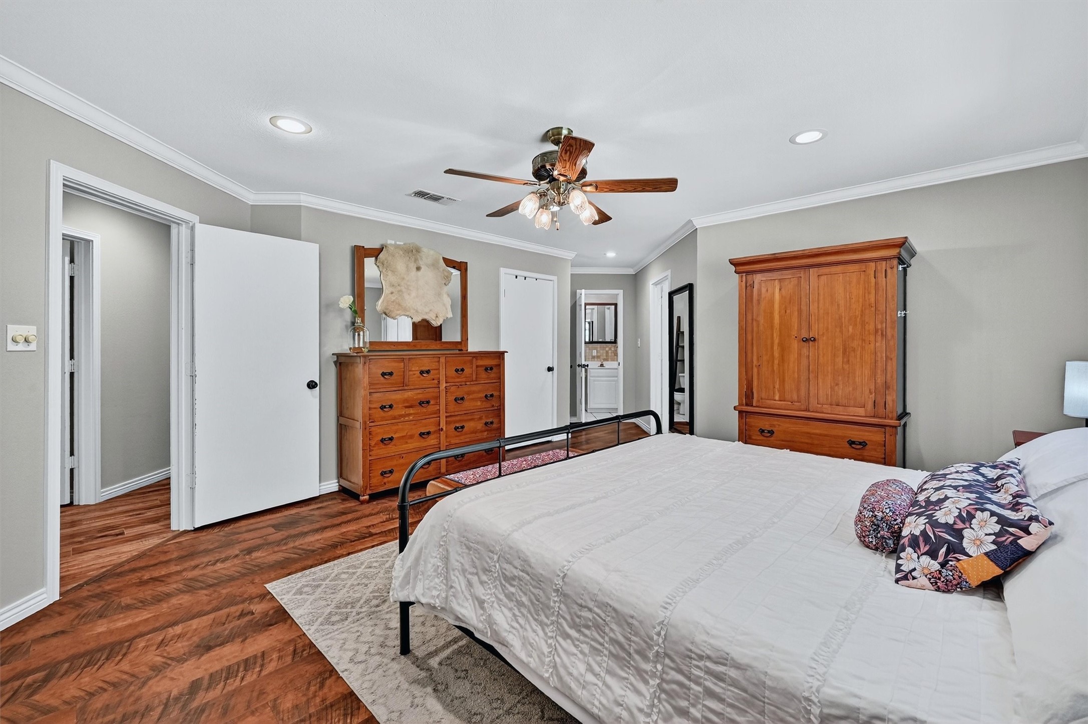 1246 Kiowa Drive W Lake Kiowa TX 76240